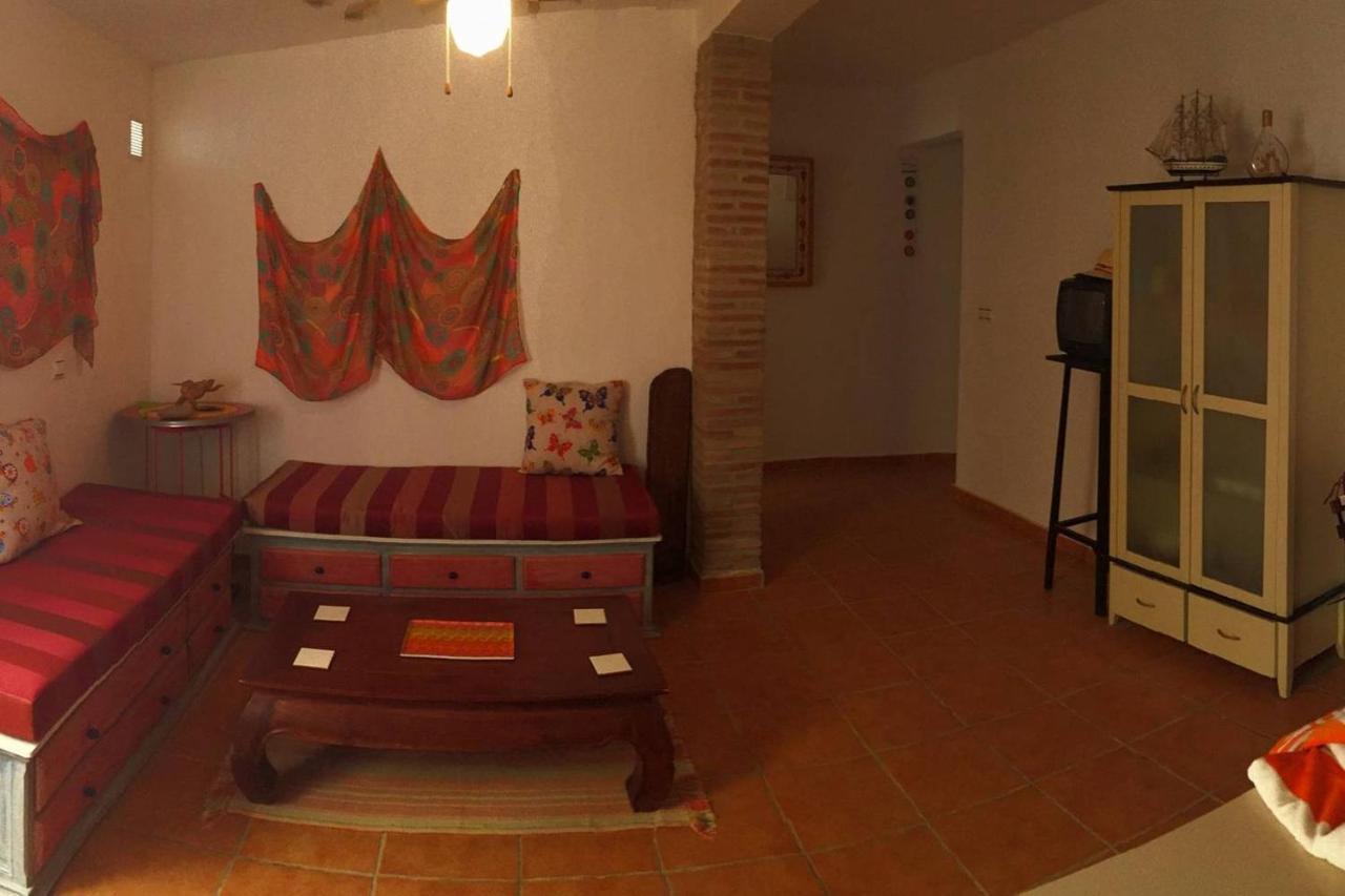 Almayate Hippie Shack Екстер'єр фото
